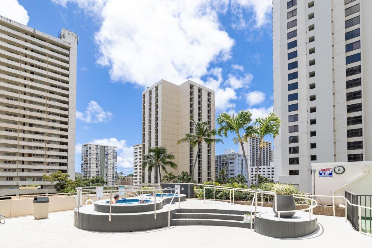Waikiki Banyan 1Br With Great Ocean Views, Steps To Beach & Parking! Honolulu Eksteriør billede